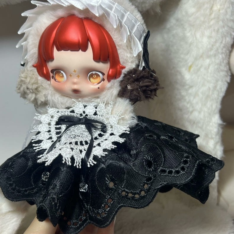 Elegant Skullpanda Doll Outfit: Lace & Plush Black & White Ensemble for 10-15cm Collectibles - Image 6