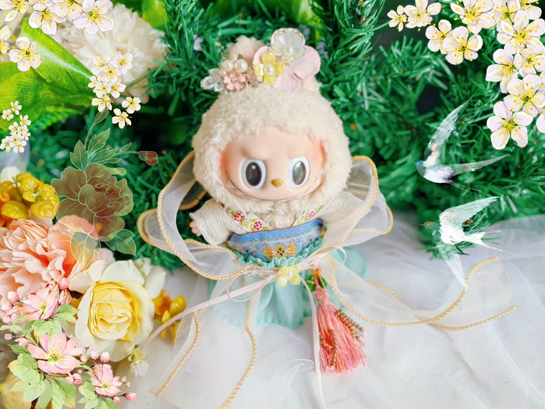 Exquisite Hanfu Labubu Outfit: Dragon Boat Festival-Inspired Silk Ensemble for 17cm Dolls - Image 5