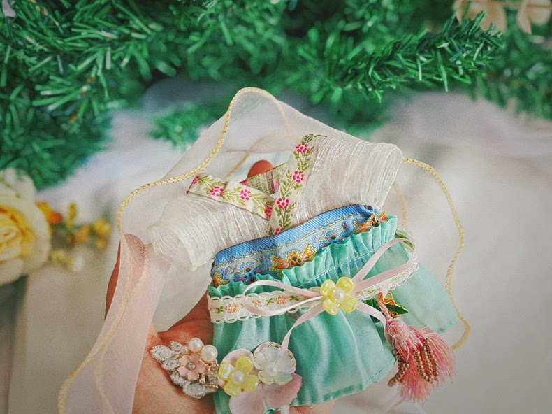 Exquisite Hanfu Labubu Outfit: Dragon Boat Festival-Inspired Silk Ensemble for 17cm Dolls - Image 7