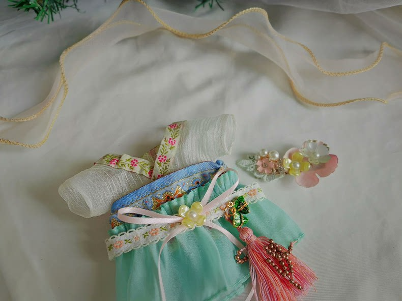 Exquisite Hanfu Labubu Outfit: Dragon Boat Festival-Inspired Silk Ensemble for 17cm Dolls - Image 9