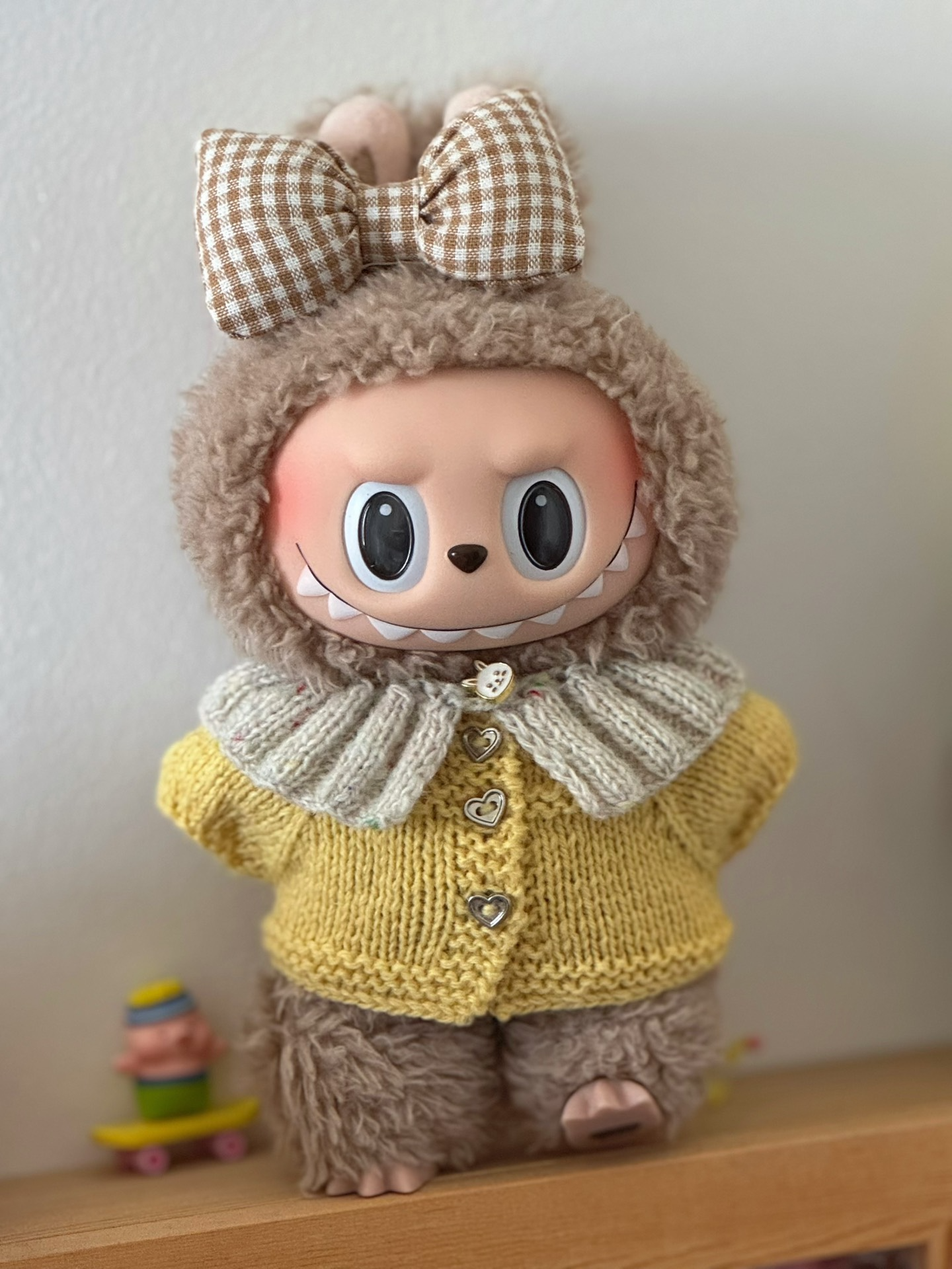 Handmade Labubu Doll Outfit: Cozy Knit Sweater, Gingham Bow & Accessories – Vibrant, Durable & Whimsical - Image 2