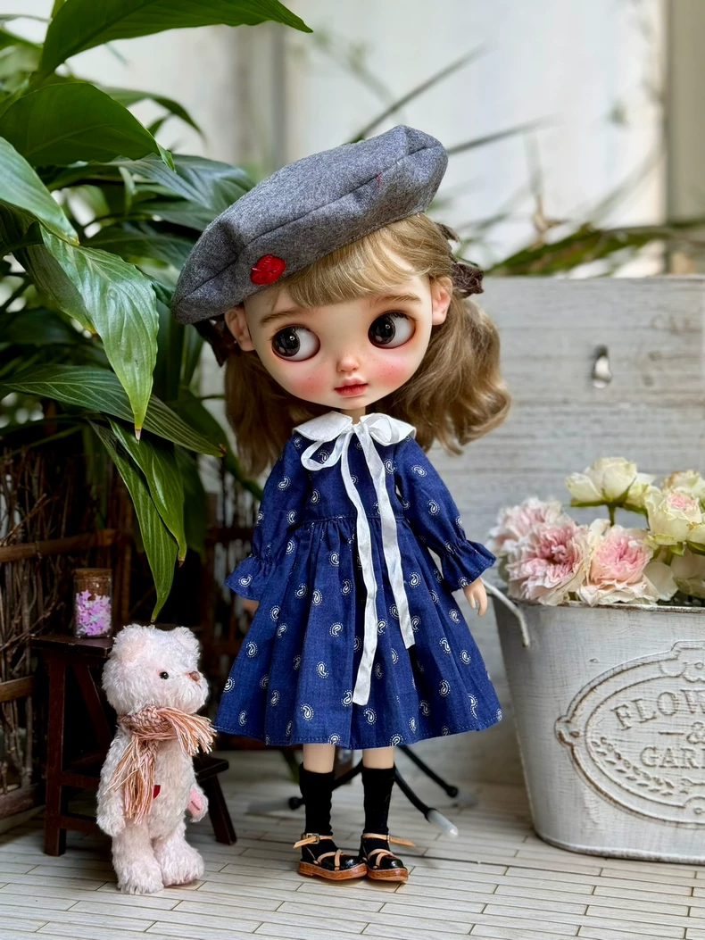 Vintage Blythe Doll Outfit – Elegant Blue Paisley Dress & Beret with Lace Collar | Collector’s Dream - Image 3