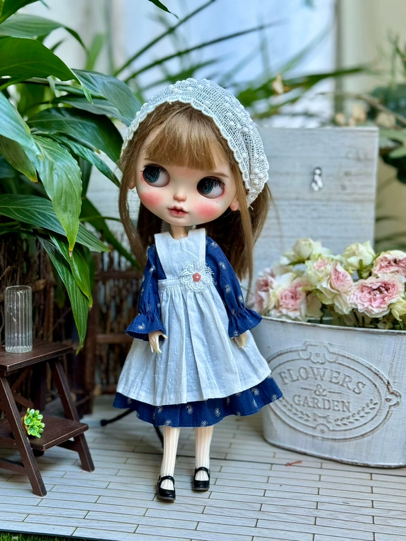 Vintage Blythe Doll Outfit – Elegant Linen Dress & Bonnet for Collectors - Image 2