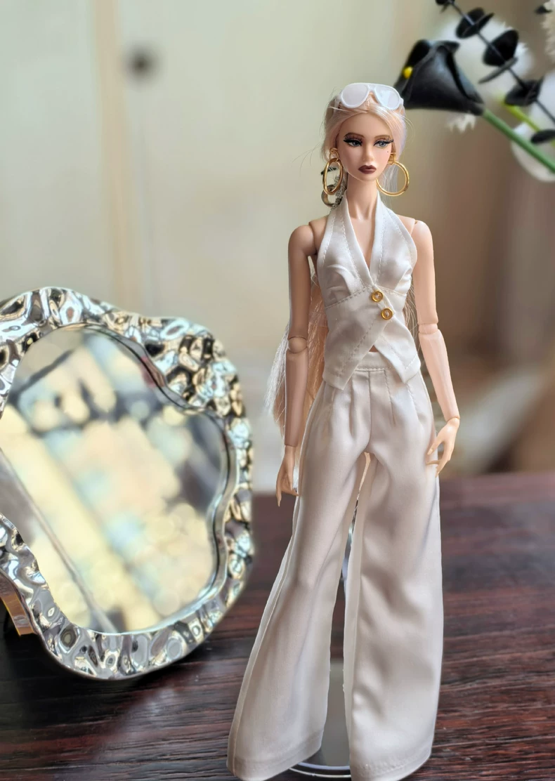 Vintage Elegance White Glossy Vinyl Outfit Set for Barbie, Meitong & BJD 1/6 Dolls - Image 1