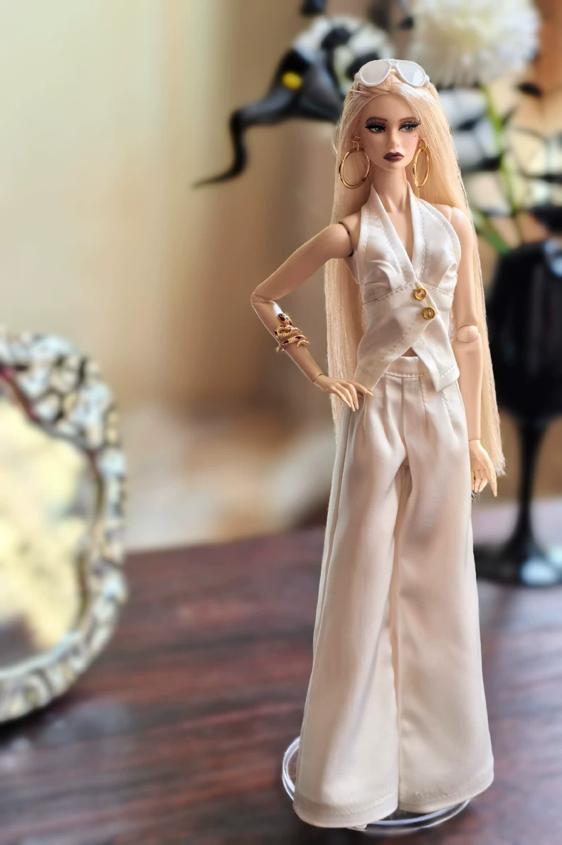 Vintage Elegance White Glossy Vinyl Outfit Set for Barbie, Meitong & BJD 1/6 Dolls - Image 2