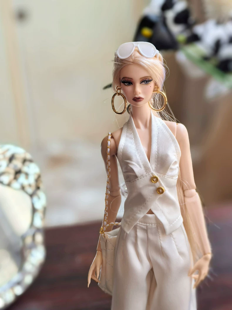 Vintage Elegance White Glossy Vinyl Outfit Set for Barbie, Meitong & BJD 1/6 Dolls - Image 3