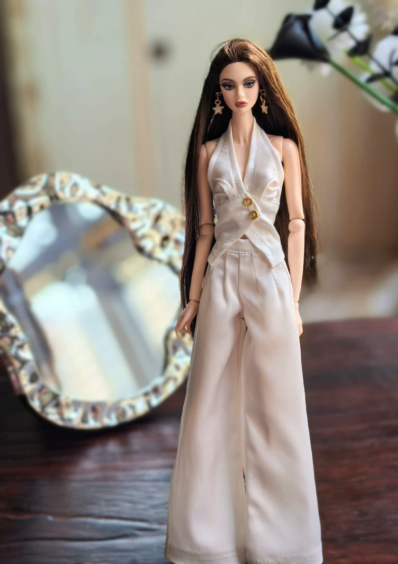 Vintage Elegance White Glossy Vinyl Outfit Set for Barbie, Meitong & BJD 1/6 Dolls - Image 4
