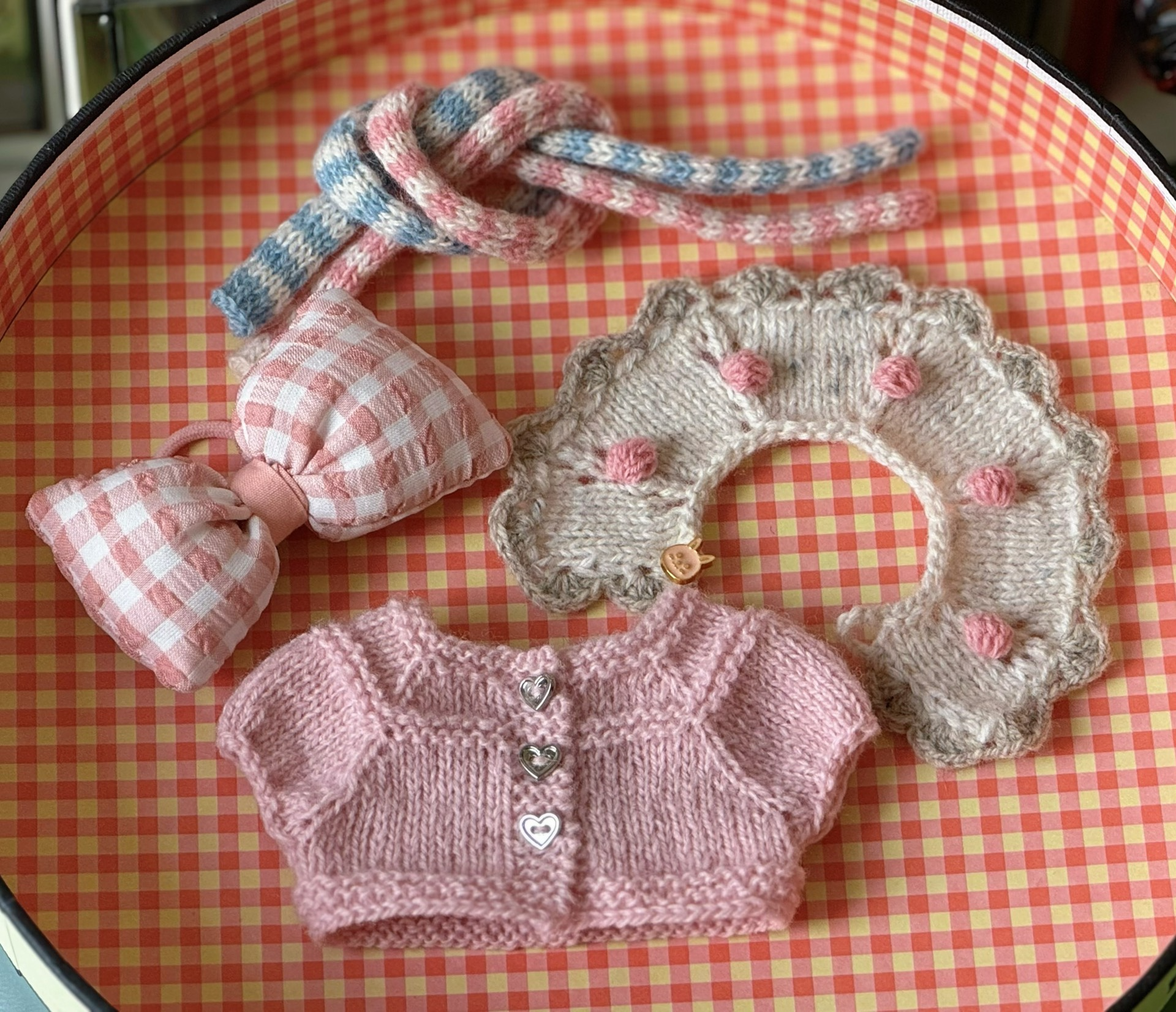 Adorable Labubu Doll Outfit Set – Cozy Knit Cardigan, Scarf & Bows – Pastel Charm - Image 2