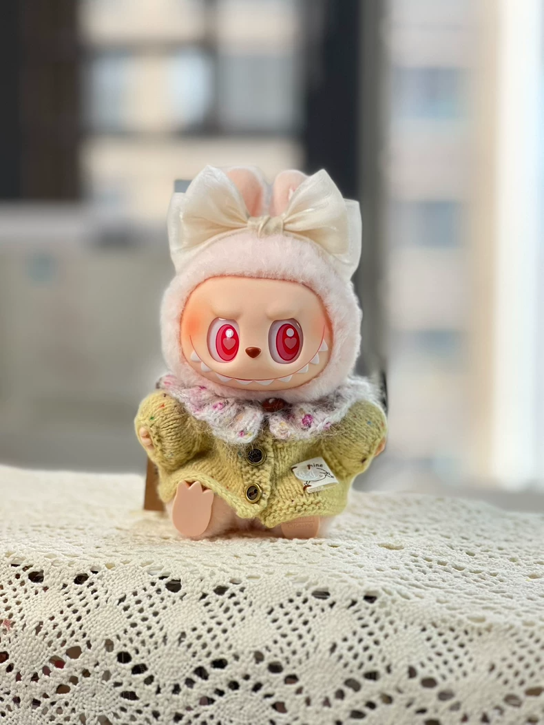 Charming Labubu Doll Outfit: Cozy Sweater, Stylish Scarf & Adorable Accessories for Collectors - Image 1