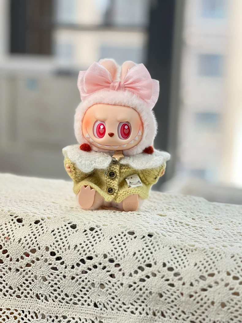 Charming Labubu Doll Outfit: Cozy Sweater, Stylish Scarf & Adorable Accessories for Collectors - Image 2