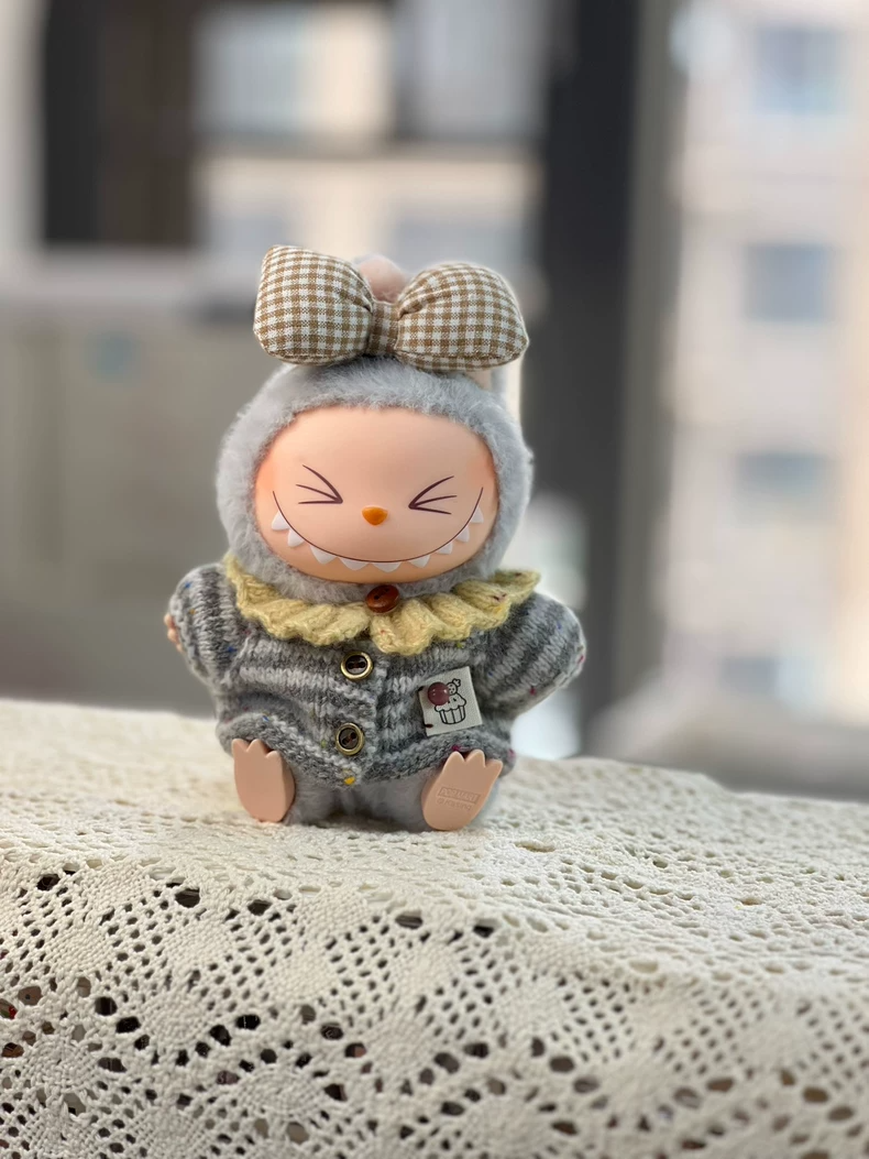 Charming Labubu Doll Outfit: Cozy Sweater, Stylish Scarf & Adorable Accessories for Collectors - Image 3