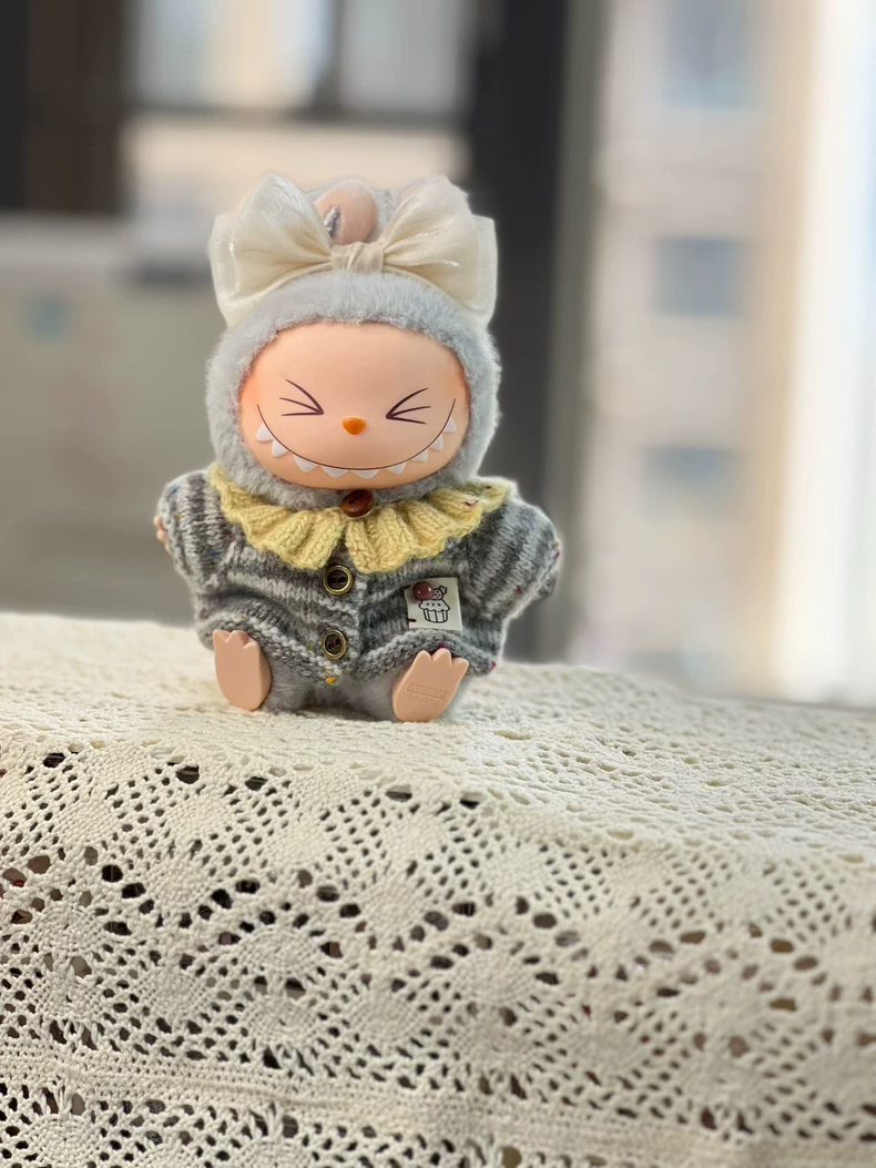 Charming Labubu Doll Outfit: Cozy Sweater, Stylish Scarf & Adorable Accessories for Collectors - Image 4