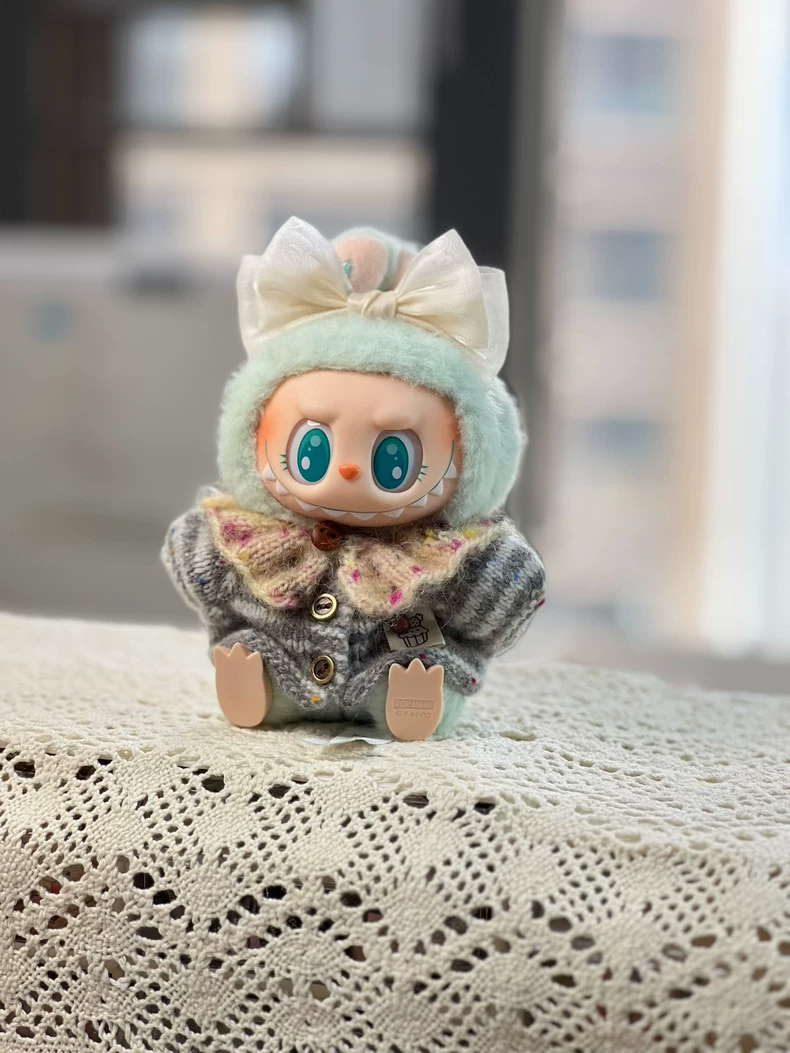 Charming Labubu Doll Outfit: Cozy Sweater, Stylish Scarf & Adorable Accessories for Collectors - Image 6
