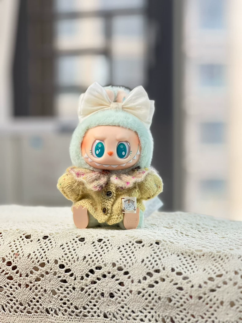 Charming Labubu Doll Outfit: Cozy Sweater, Stylish Scarf & Adorable Accessories for Collectors - Image 7