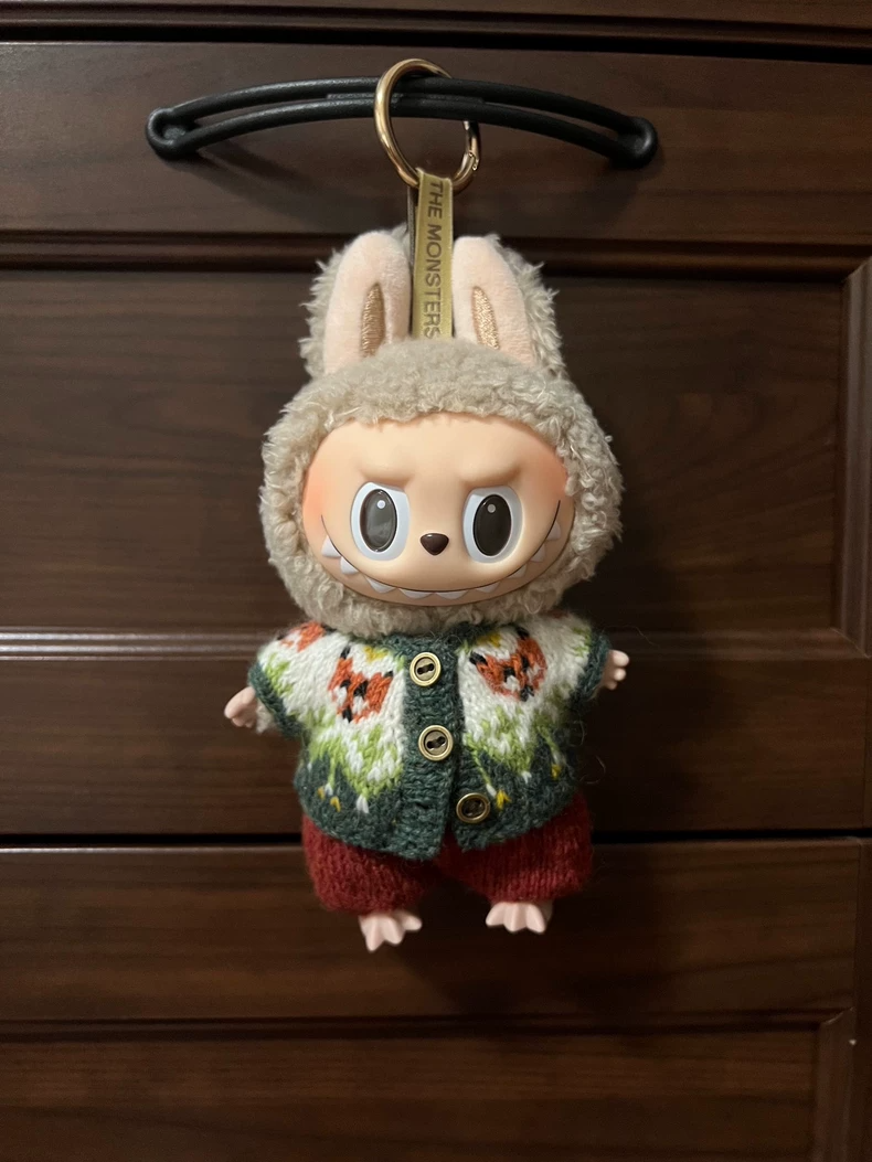 Handcrafted LABUBU Doll Outfit: Cozy Cardigan & Vibrant Shorts for Collectors & Play - Image 1