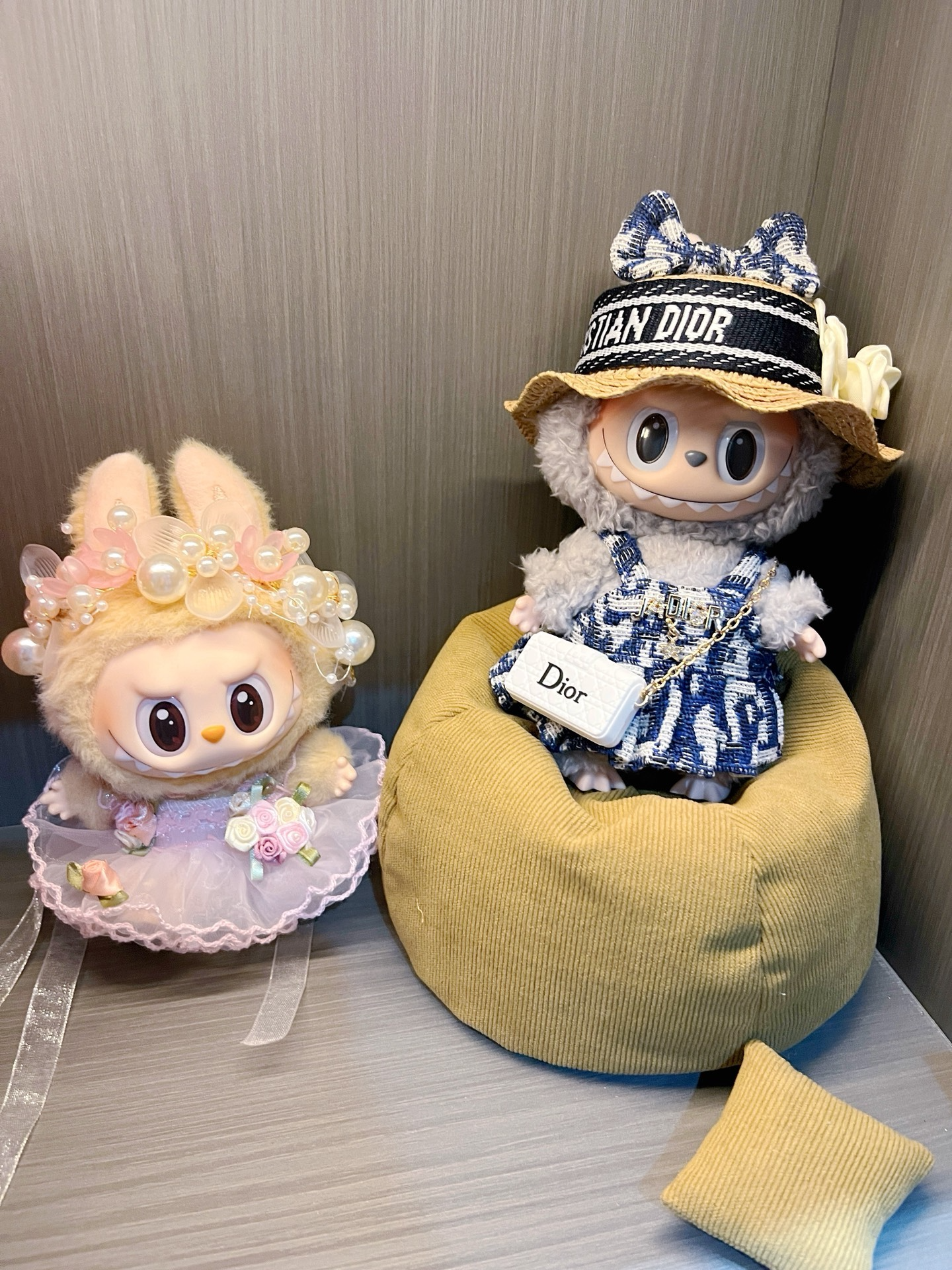Chic LABUBU Doll Outfit: High-Fashion Blue & Gold Ensemble with Hat, Dress & Accessories - Image 2