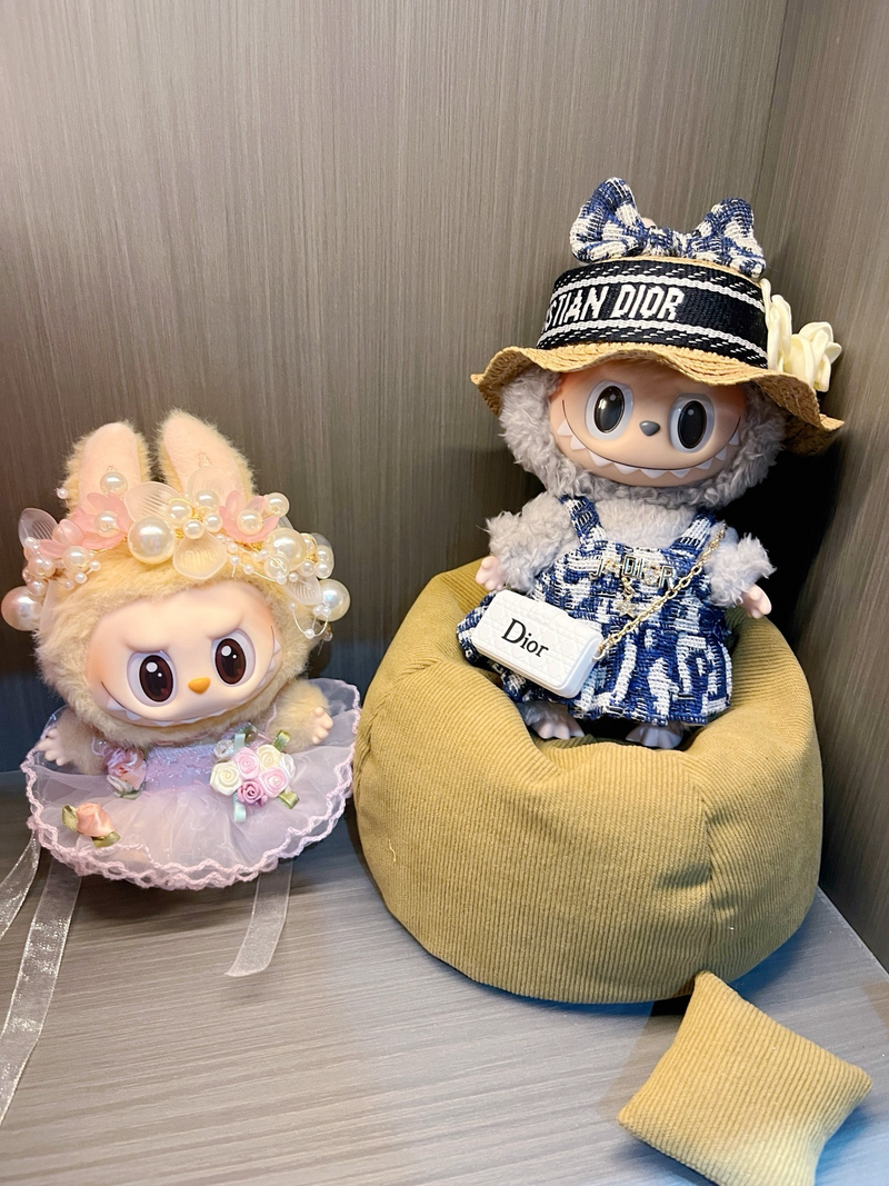 Chic LABUBU Doll Outfit: High-Fashion Blue & Gold Ensemble with Hat, Dress & Accessories - Image 2
