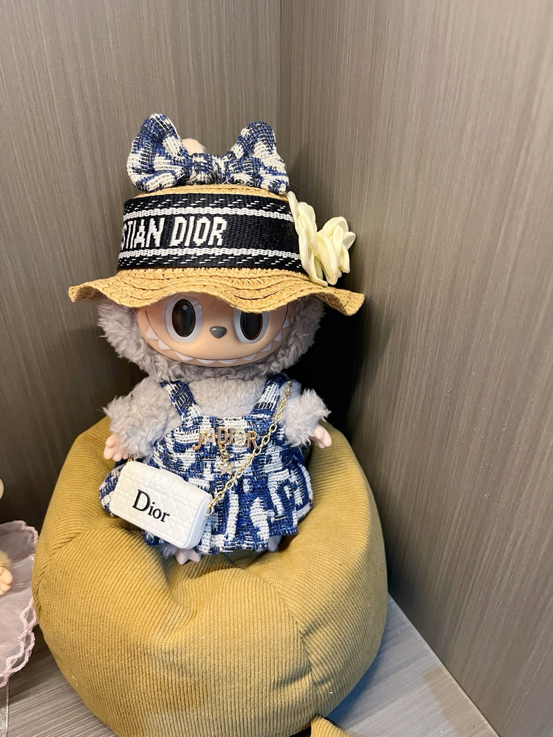 Chic LABUBU Doll Outfit: High-Fashion Blue & Gold Ensemble with Hat, Dress & Accessories - Image 4