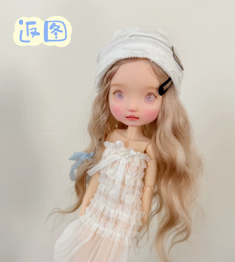 Elegant White Blythe Doll Outfit with Hat, Lace Socks & Silk Clips – Perfect for OB22 & OB24 Collectors - Image 2