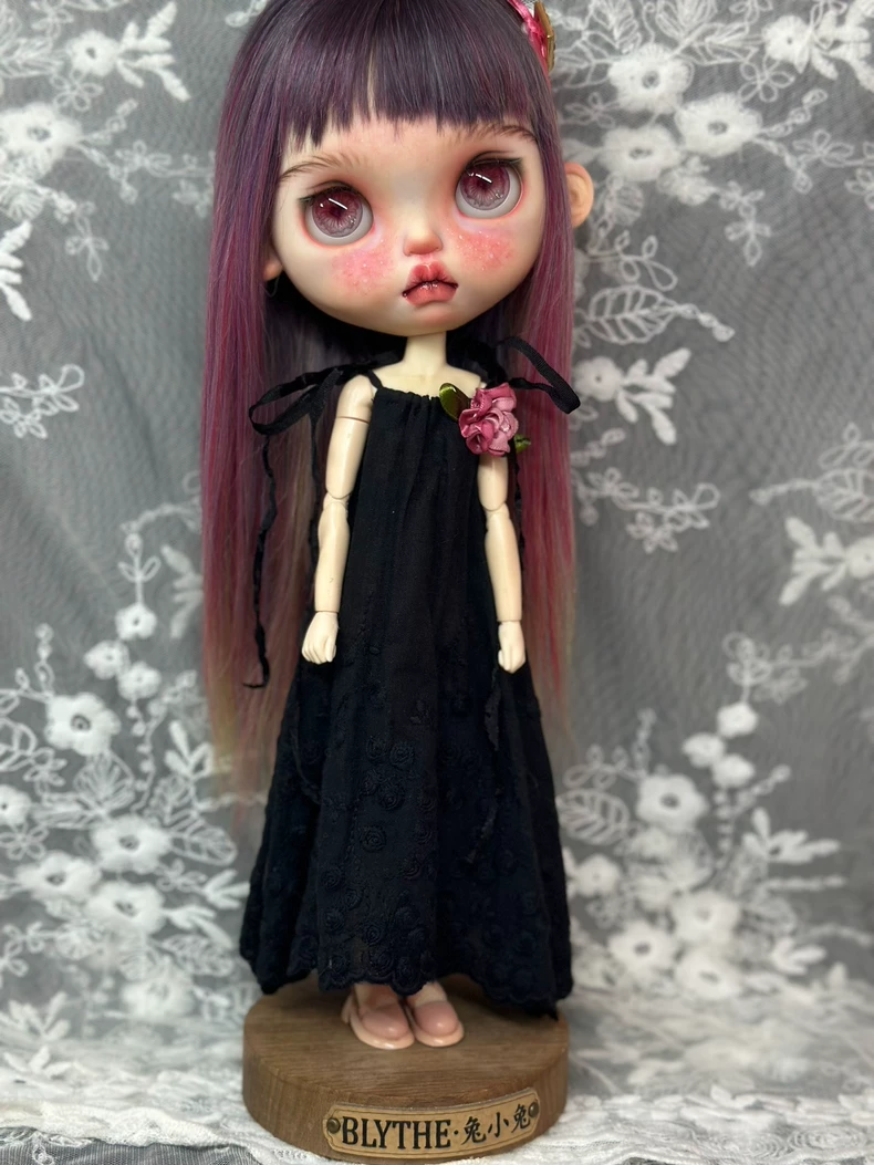 Gothic Blythe Doll Outfit: Black Lace Dress with Pink Floral Accents for ob24 - Image 1