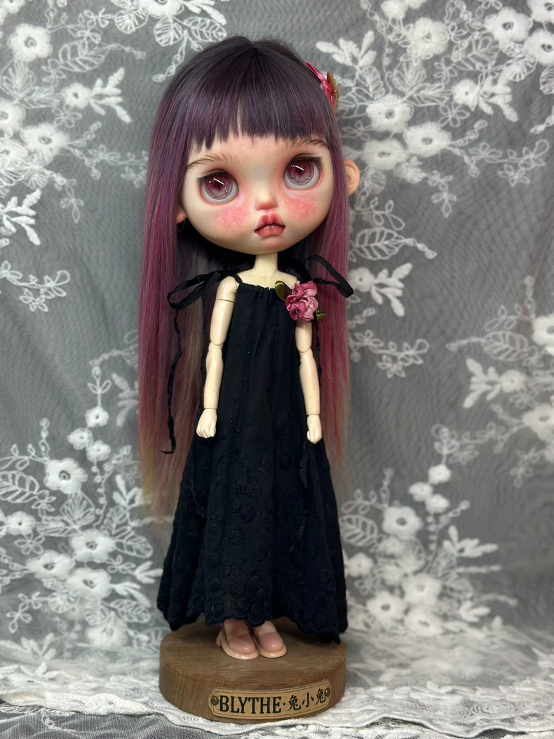 Gothic Blythe Doll Outfit: Black Lace Dress with Pink Floral Accents for ob24 - Image 4