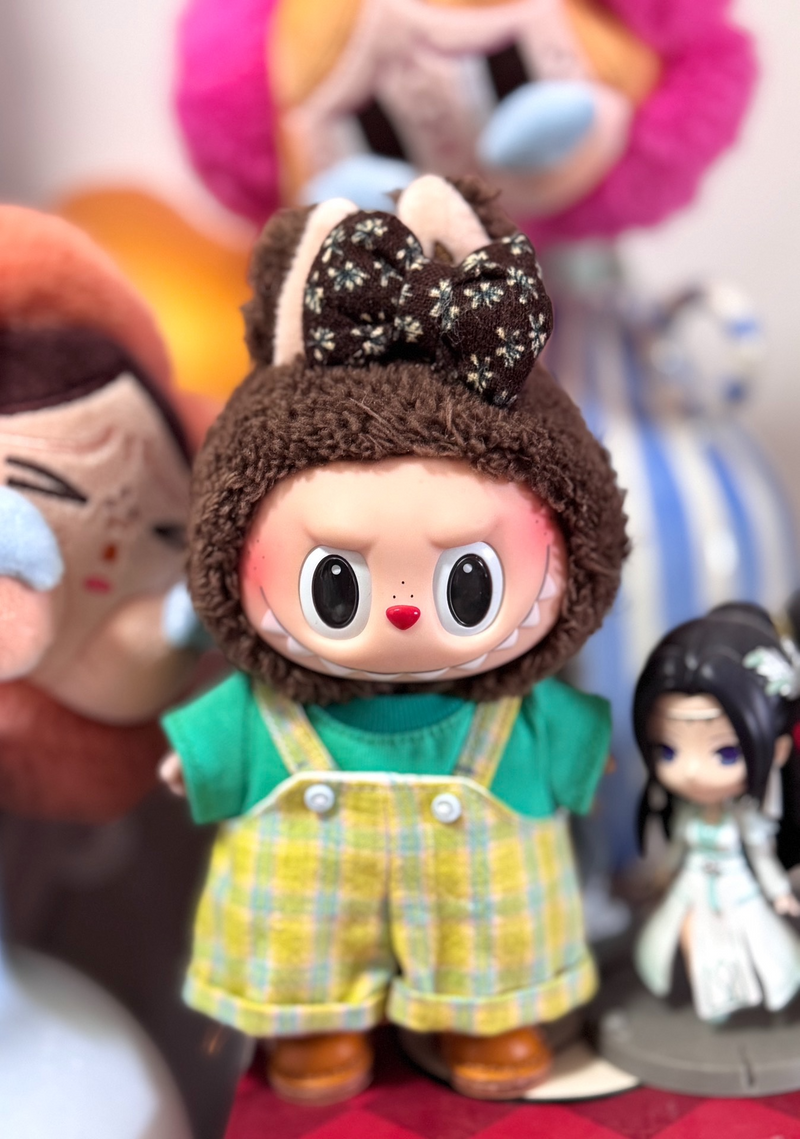 Vibrant Labubu Outfit: Plush Bear Hat, Green T-Shirt & Plaid Overalls for Dolls - Image 2