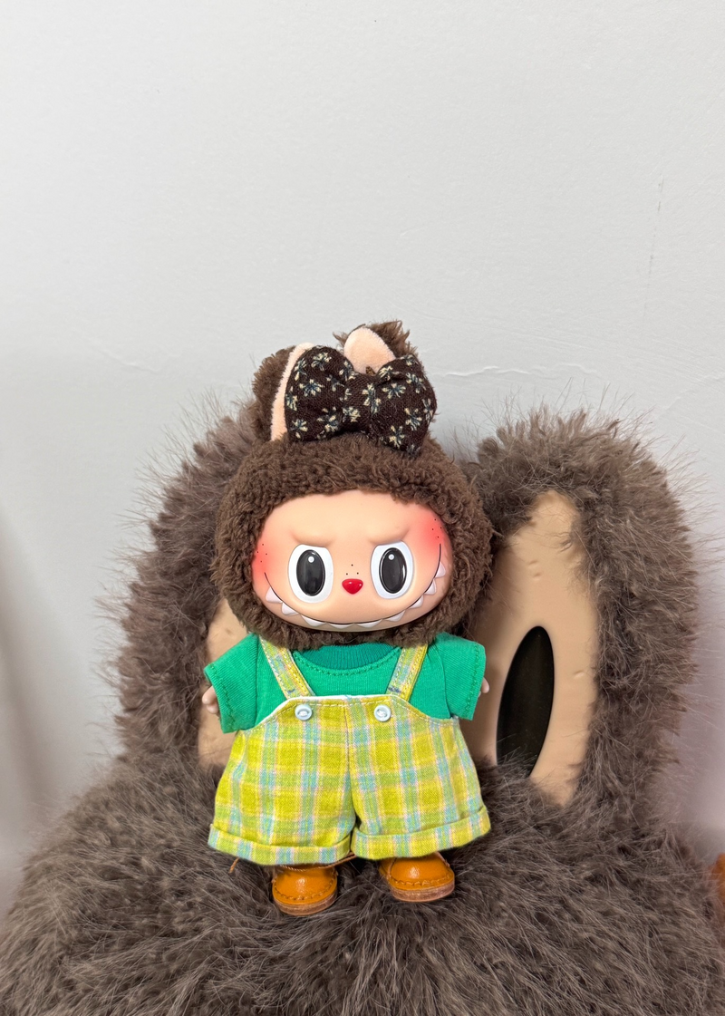 Vibrant Labubu Outfit: Plush Bear Hat, Green T-Shirt & Plaid Overalls for Dolls - Image 4