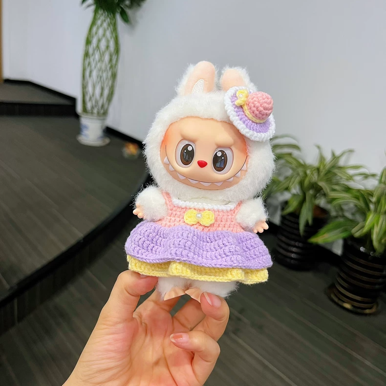 Charming Pastel LABUBU Outfit for 17cm Figurine – Soft Yarn, Playful Bow & Premium Details - Image 1
