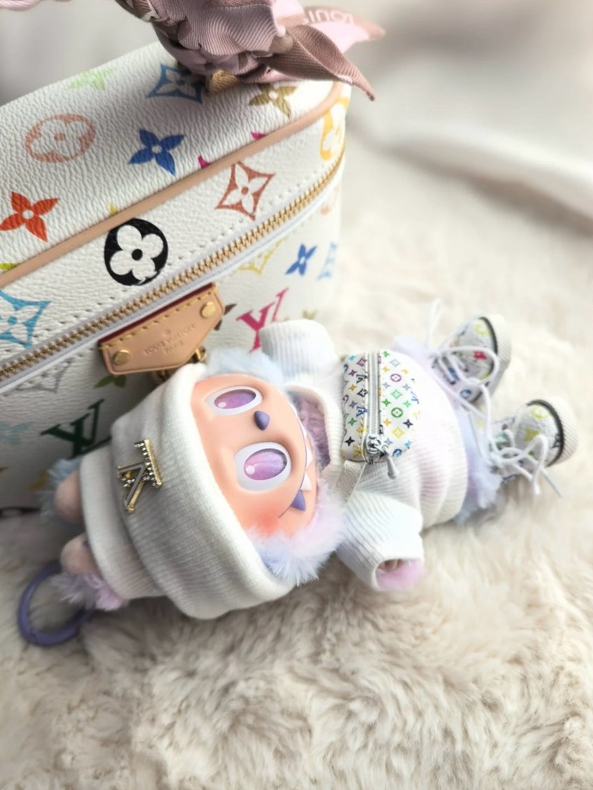 Stylish LABUBU Doll Outfit: Chic Hat, Sweater, Bag, Glasses & Sneakers – Premium Quality, Vibrant Colors - Image 3