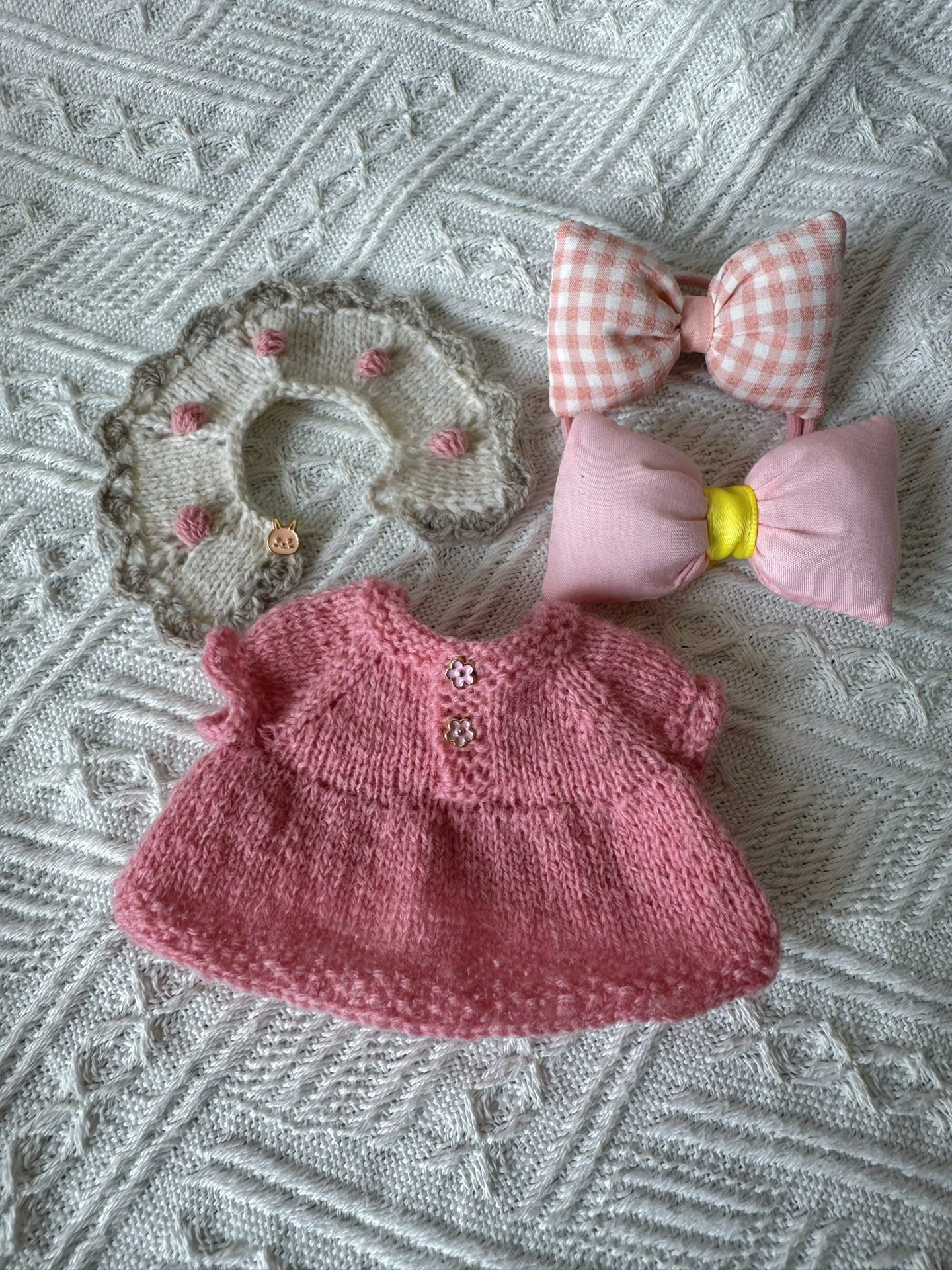 Handmade Knitted Labubu Doll Dress with Bow – Soft Pink & Gingham Outfit for 17cm Collectible Figures - Image 2