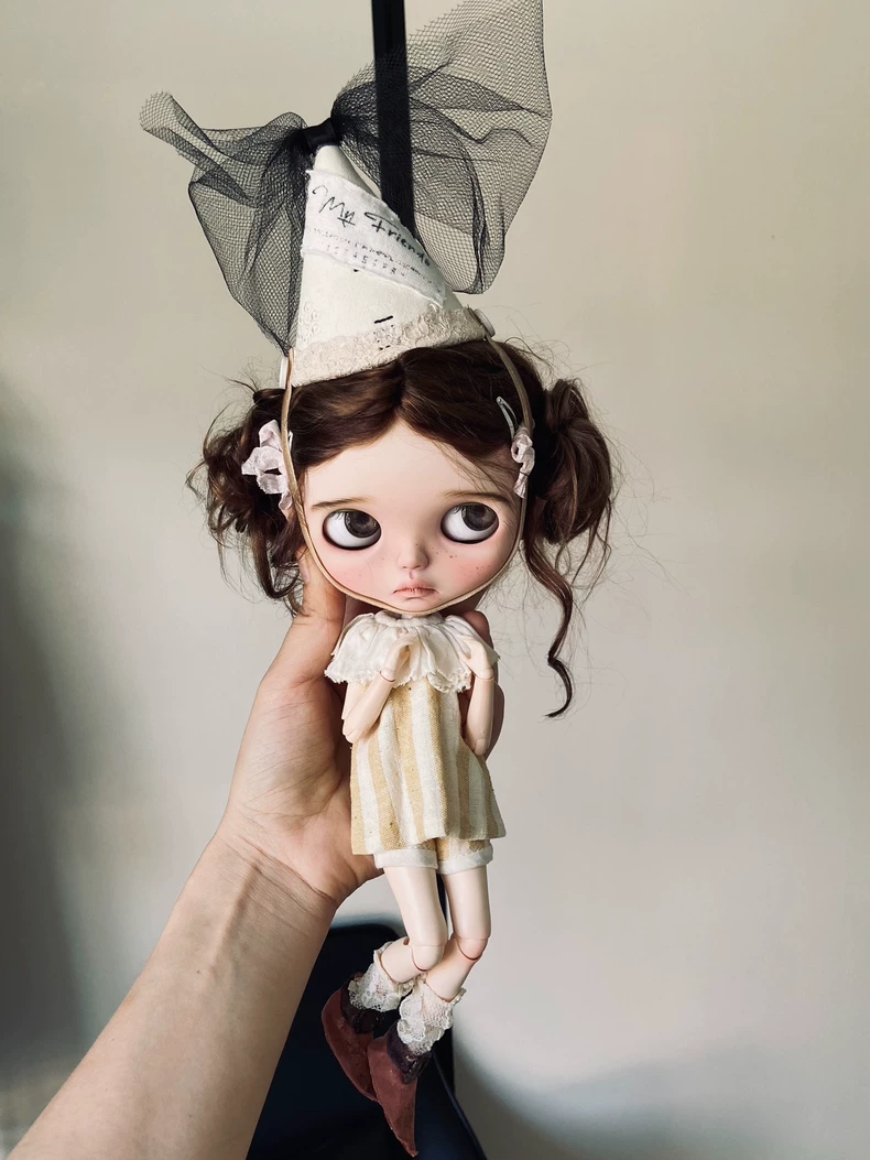 Vintage BLYTHE Doll Outfit Set - Adjustable Pastel Ruffled Dress with Lace Trim & Accessories - Image 5