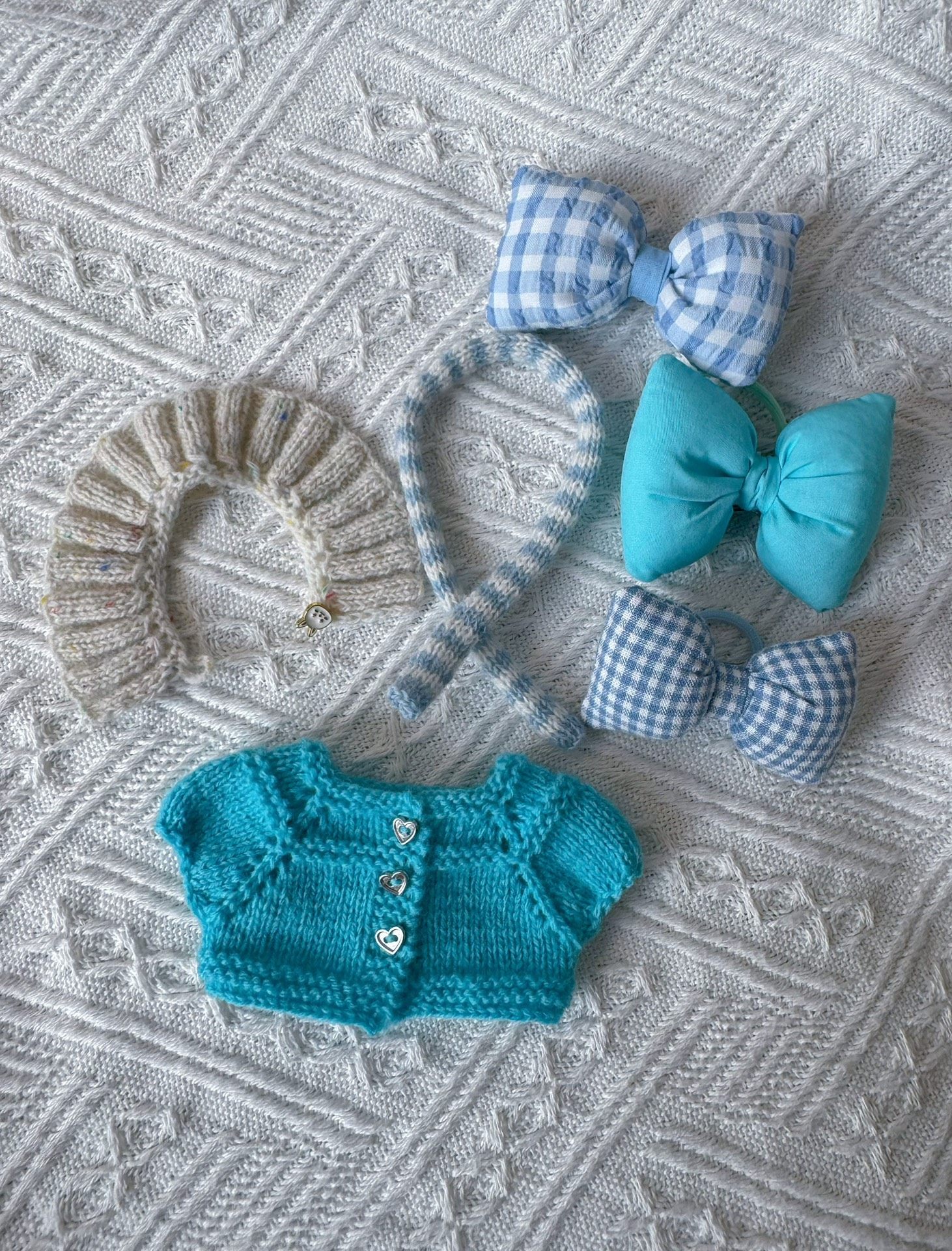 Charming Labubu Doll Outfit: Turquoise Cardigan & Beige Hood with Elegant Bows – Premium Collectible - Image 2
