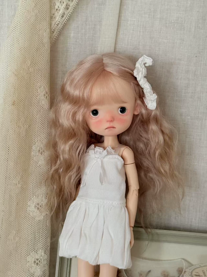 Elegant Blythe Doll Outfit: White Floral Skirt & Lace Socks for OB22/OB24 | BJD Fashion - Image 1