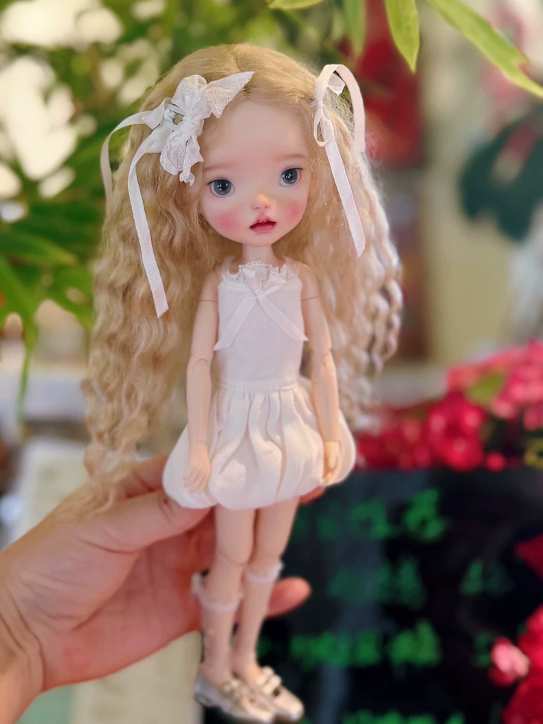 Elegant Blythe Doll Outfit: White Floral Skirt & Lace Socks for OB22/OB24 | BJD Fashion - Image 3
