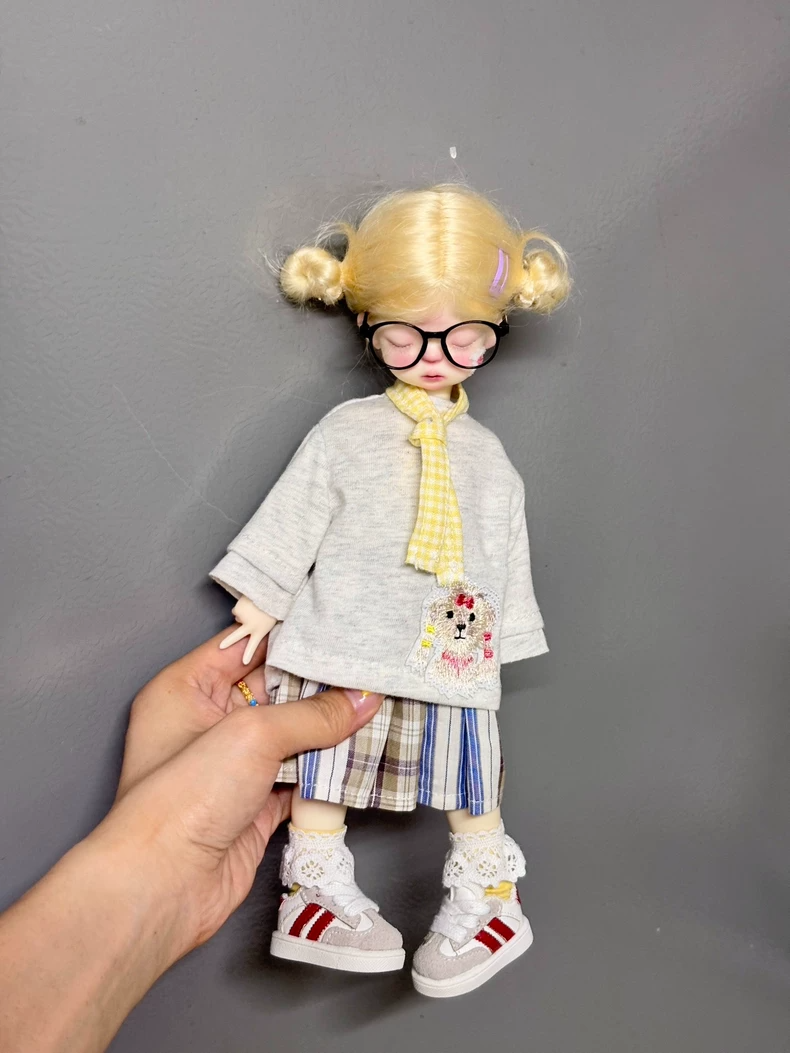 Handcrafted Blythe Doll Outfit: Cozy T-Shirt & Plaid Skirt Set w/ Scarf & Sneakers for Chibi Akagi - Image 2
