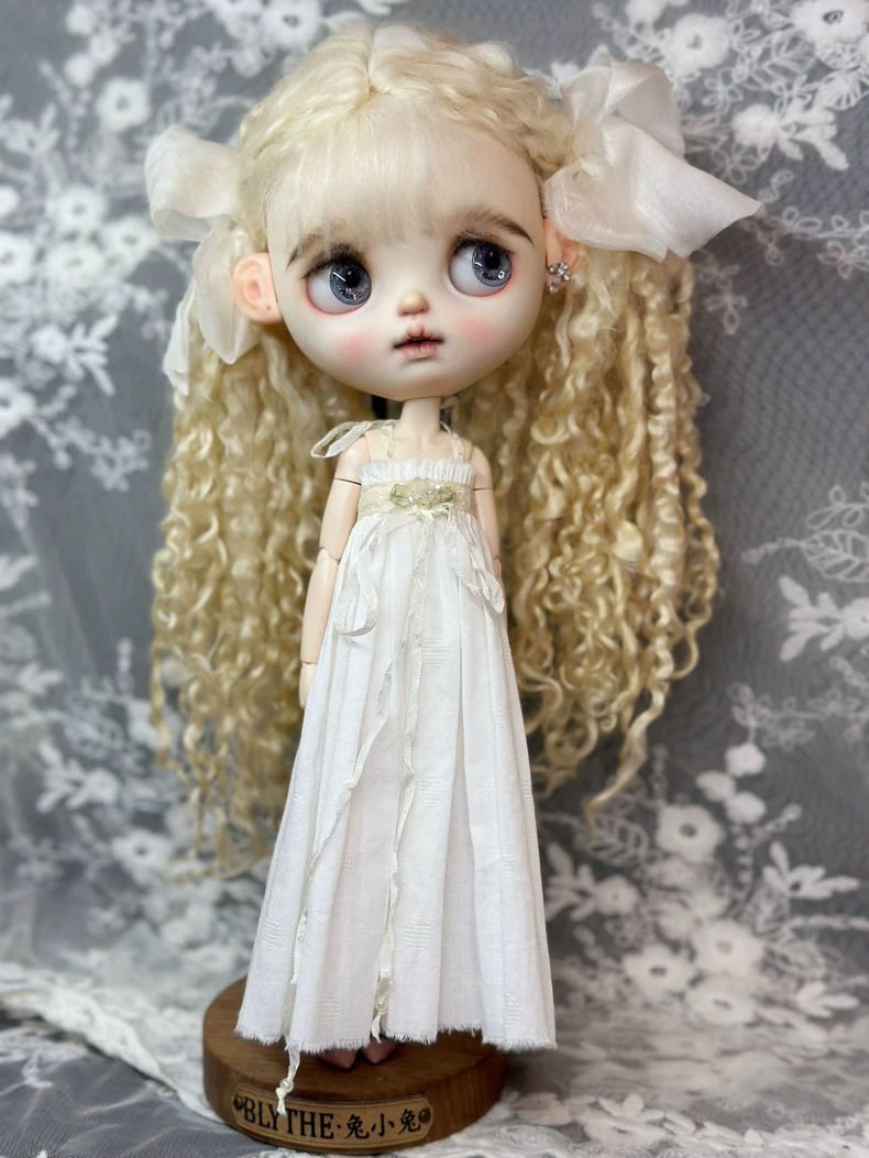 Exquisite Blythe Doll Dresses: Elegant Long Skirts & Strapless Gowns for ob24 – Handcrafted Luxury - Image 1