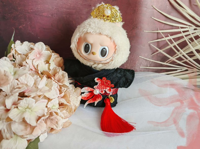 Handcrafted LABUBU Doll Outfit: Traditional Chinese 'Good Fortune Carp' Robe & Crown for 17cm Male Dolls - Image 1
