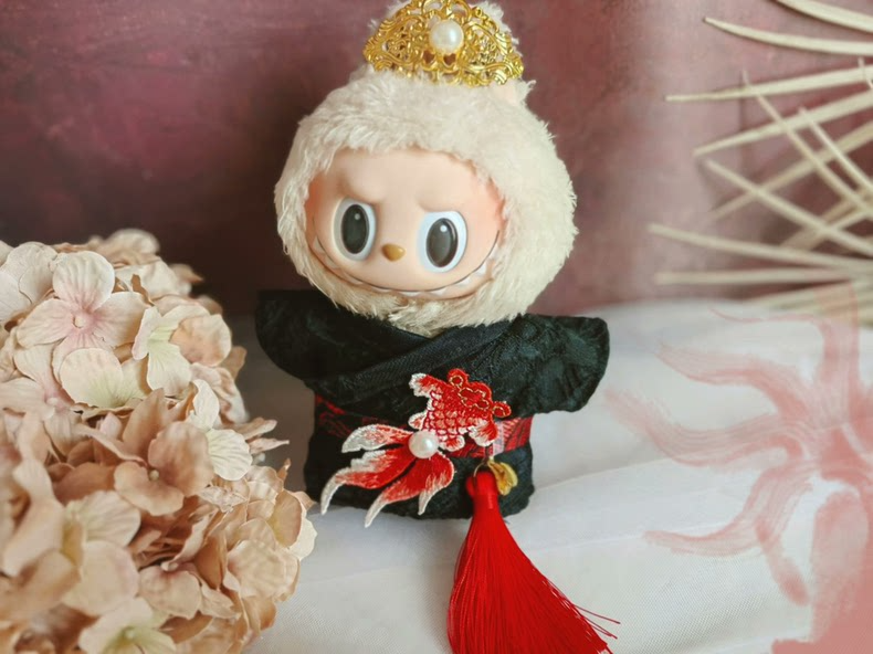 Handcrafted LABUBU Doll Outfit: Traditional Chinese 'Good Fortune Carp' Robe & Crown for 17cm Male Dolls - Image 2