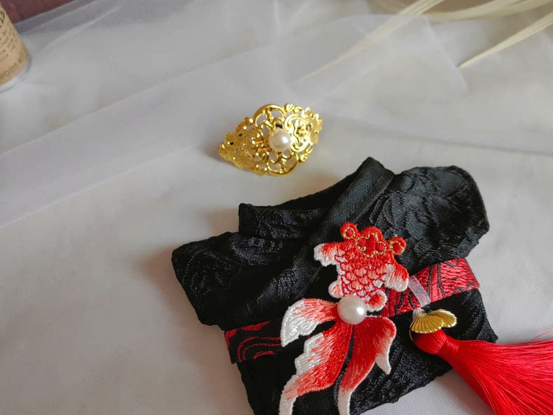 Handcrafted LABUBU Doll Outfit: Traditional Chinese 'Good Fortune Carp' Robe & Crown for 17cm Male Dolls - Image 4