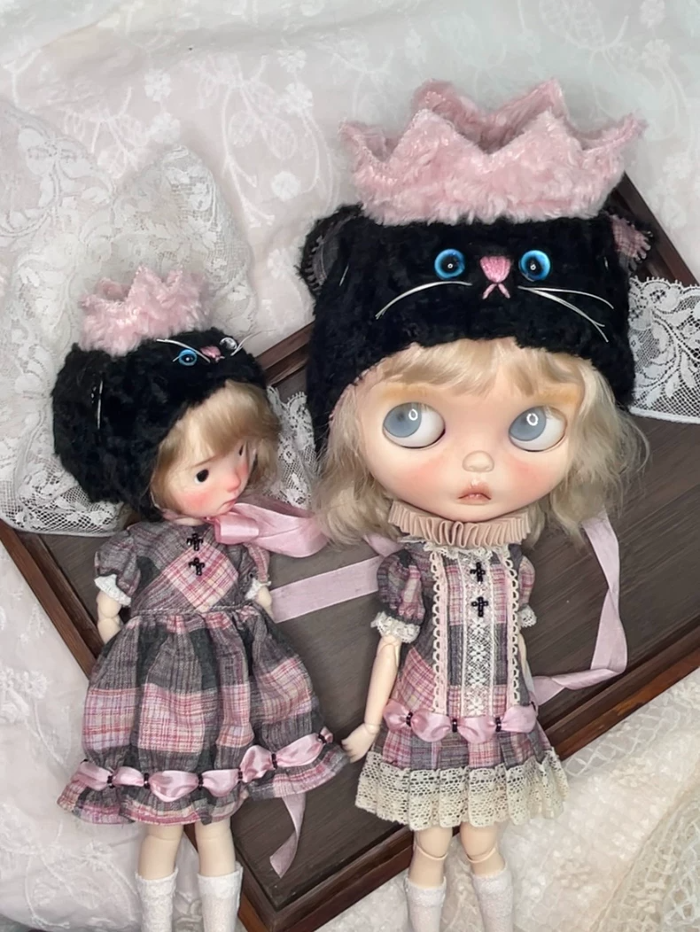 Whimsical Blythe Doll Outfit: Plaid Dresses & Cat Hats for OB22, Mini Cat Body & Azone - Image 1