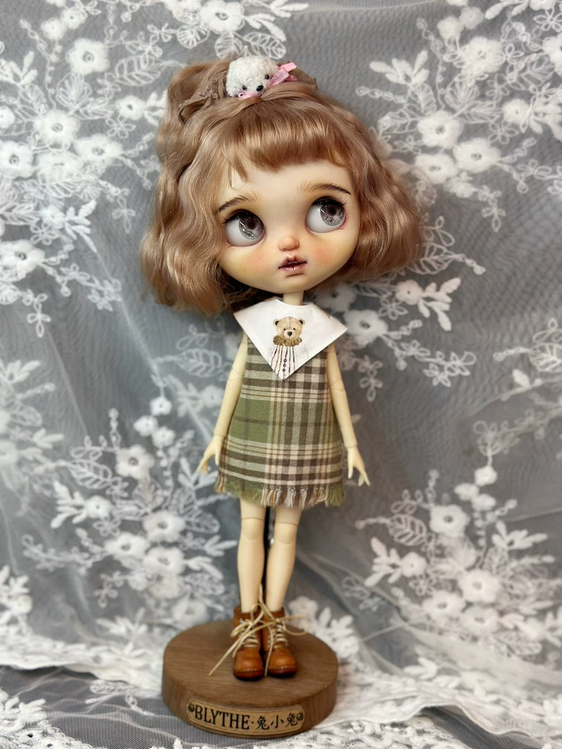 Charming Blythe Doll Plaid Dress Outfit with Teddy Bear Collar & Boots - Image 1