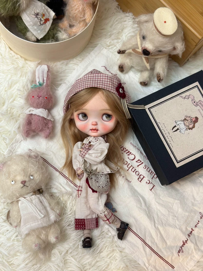 Vintage Navy BLYTHE Doll Outfit – Cream & Red Checkered Ensemble with Hat, Scarf & Accessories - Image 2
