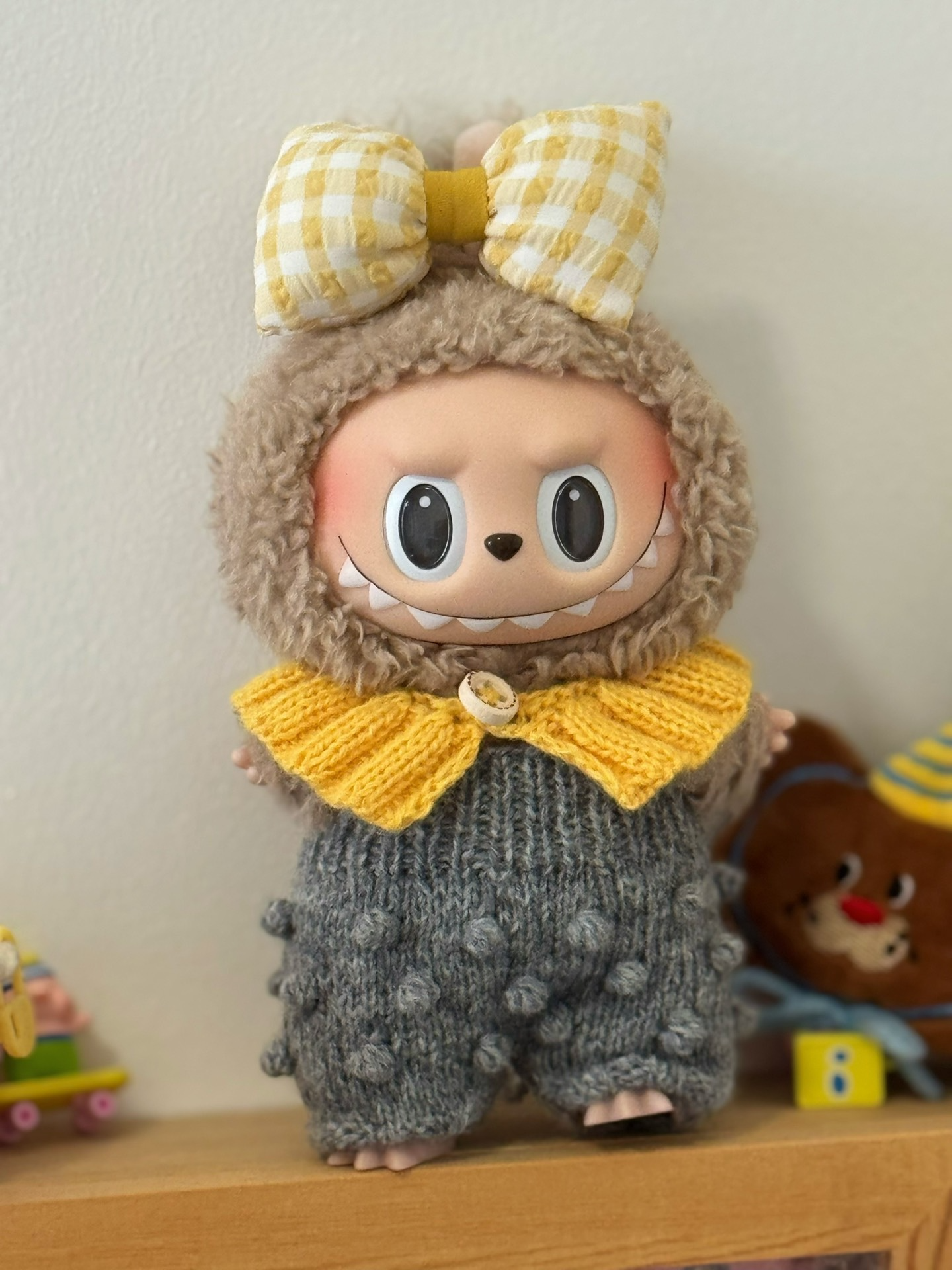 Premium LABUBU Knit Outfit – Cozy Sweater, Scarf & Gingham Bows for 17cm Figure - Image 2