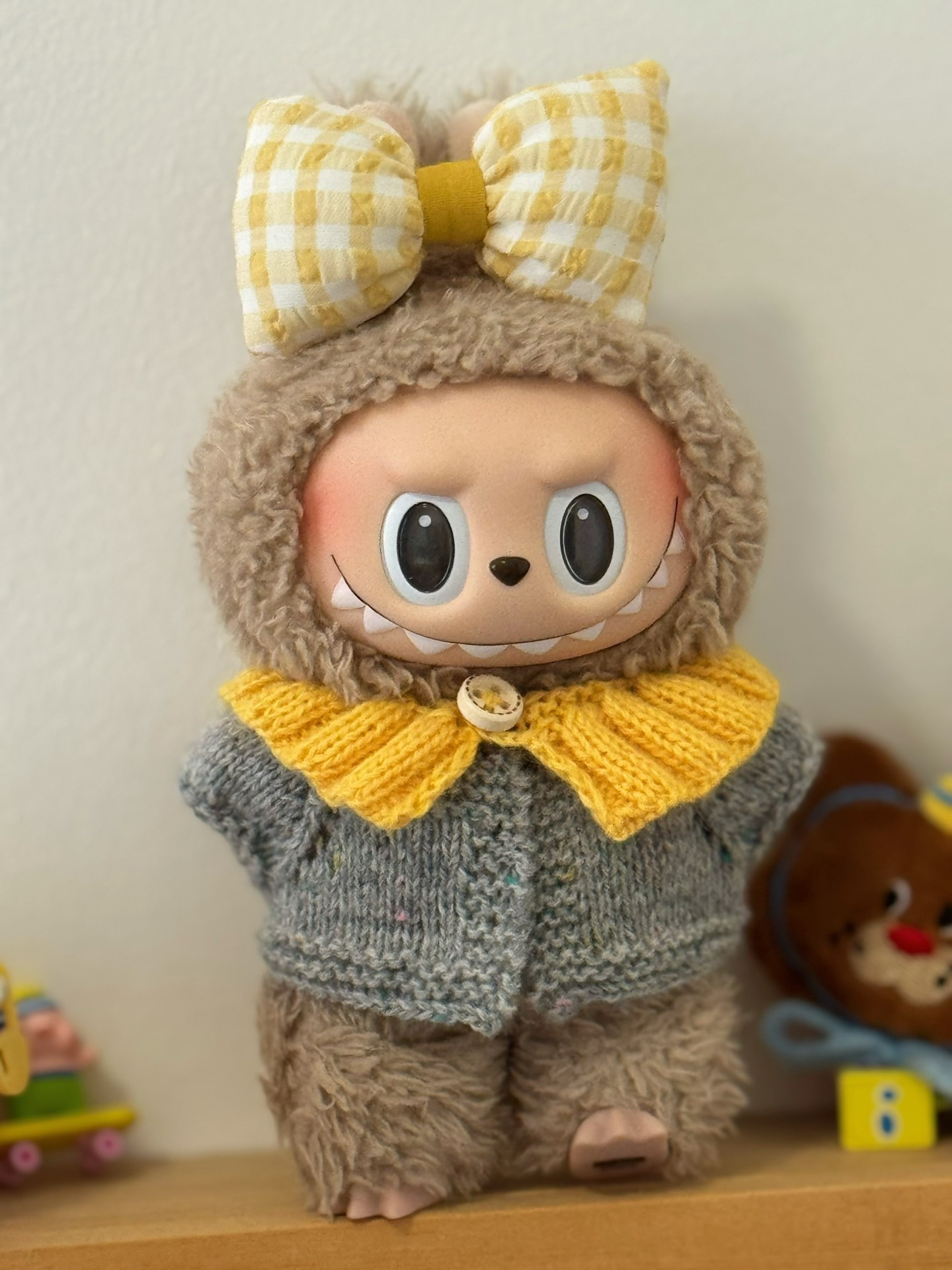 Premium LABUBU Knit Outfit – Cozy Sweater, Scarf & Gingham Bows for 17cm Figure - Image 3