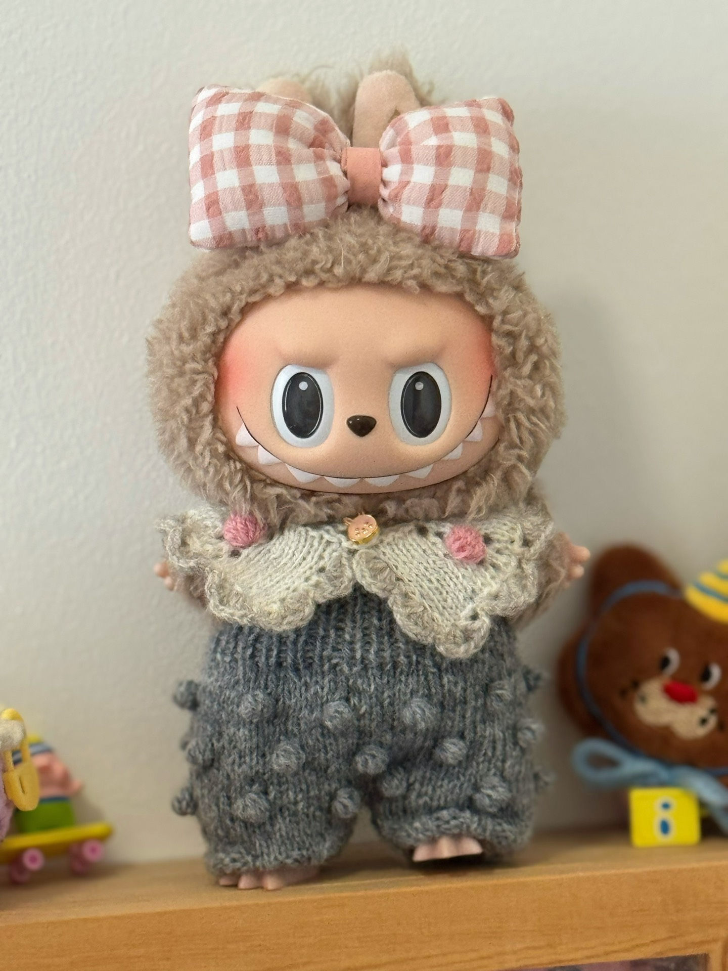 Premium LABUBU Knit Outfit – Cozy Sweater, Scarf & Gingham Bows for 17cm Figure - Image 4