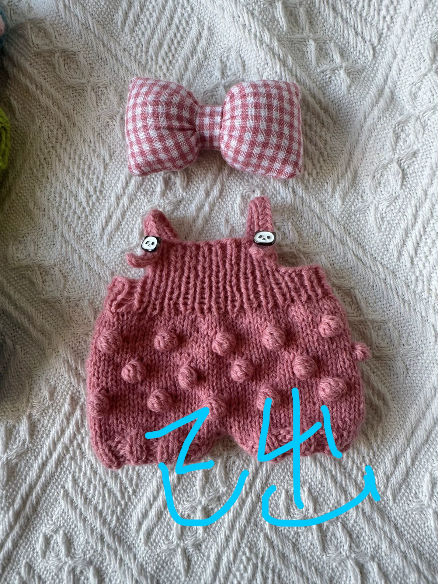 Premium LABUBU Knit Outfit – Cozy Sweater, Scarf & Gingham Bows for 17cm Figure - Image 5