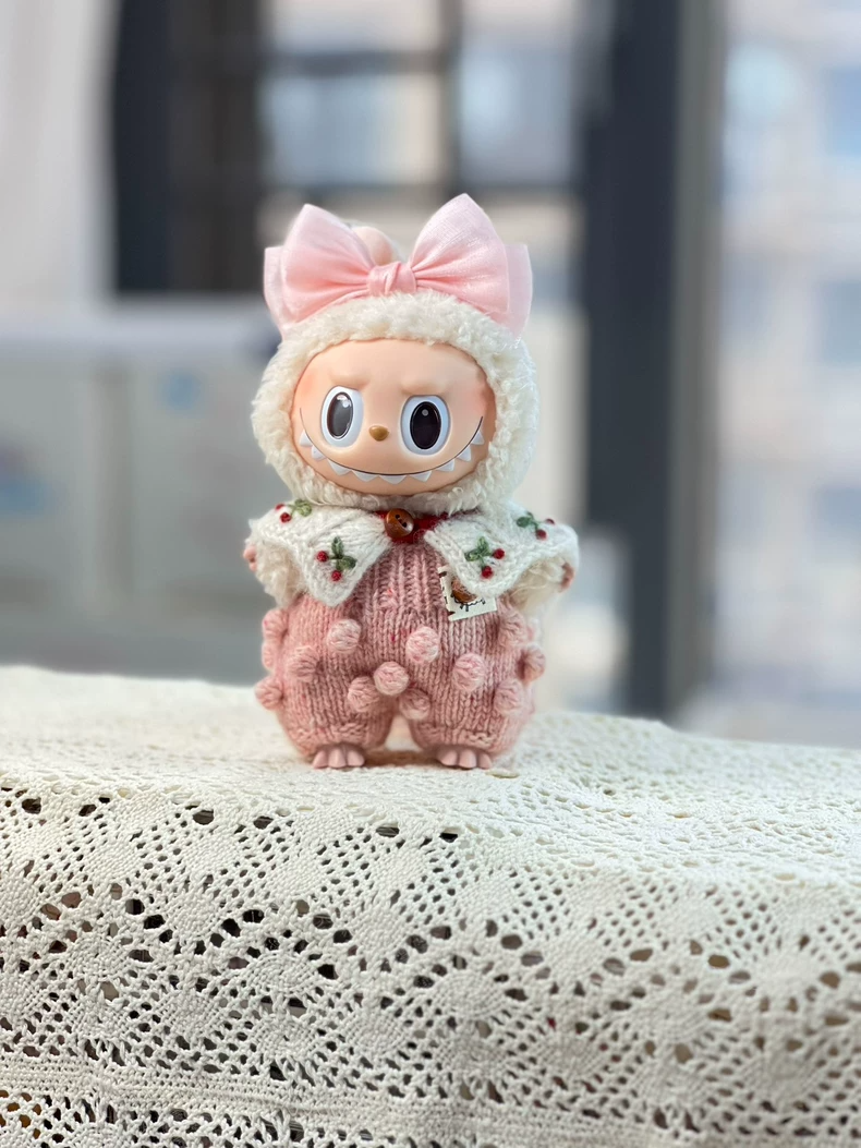 Charming Labubu Knit Outfit: Soft Pastel Design with Bow for Collectible Figures - Image 1