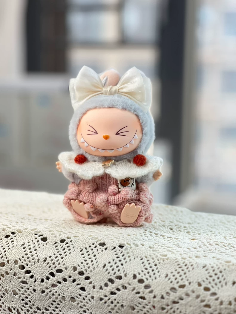 Charming Labubu Knit Outfit: Soft Pastel Design with Bow for Collectible Figures - Image 6