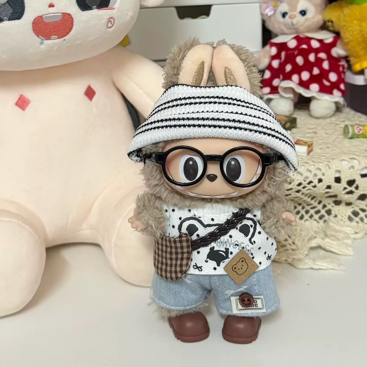 Charming Labubu Doll Outfit: 5-Piece Stylish Ensemble for Collectible Dolls - Image 4