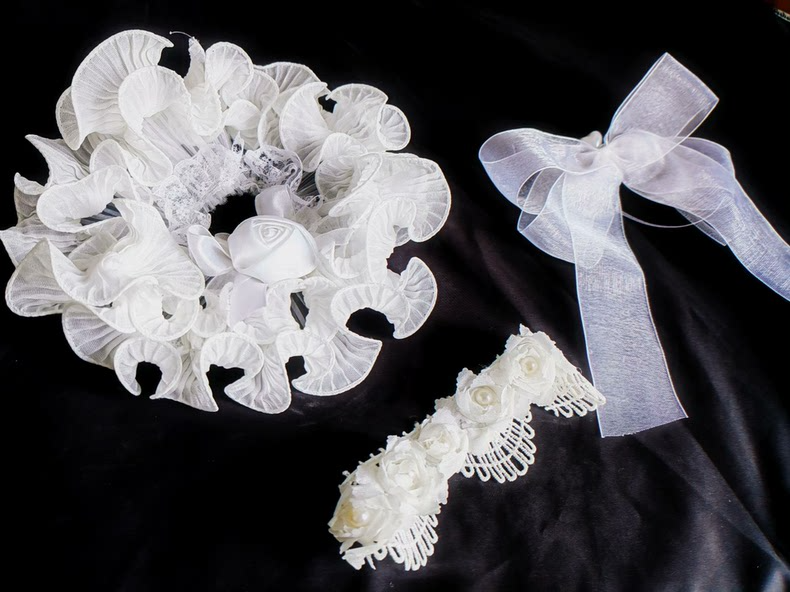 Elegant White Rose LABUBU Bridal Outfit – Delicate Lace & Satin Doll Dress - Image 6